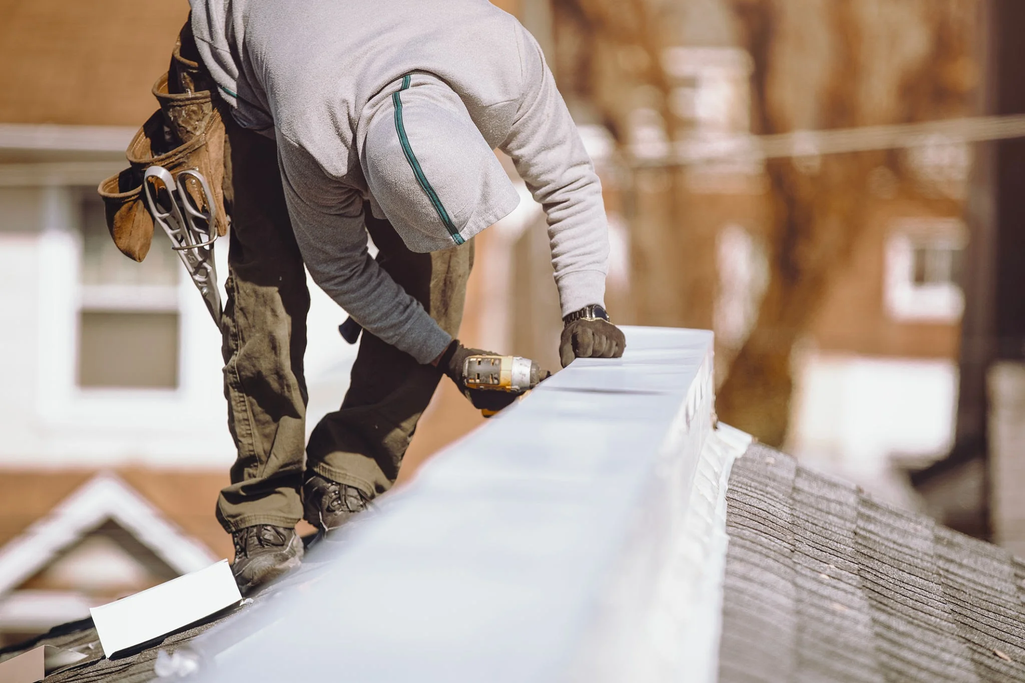 how much does it cost to paint a roof