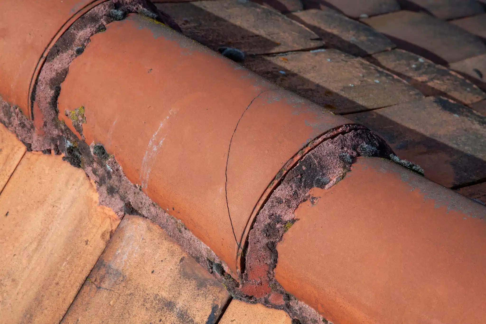 Cracked roof tile melbourne